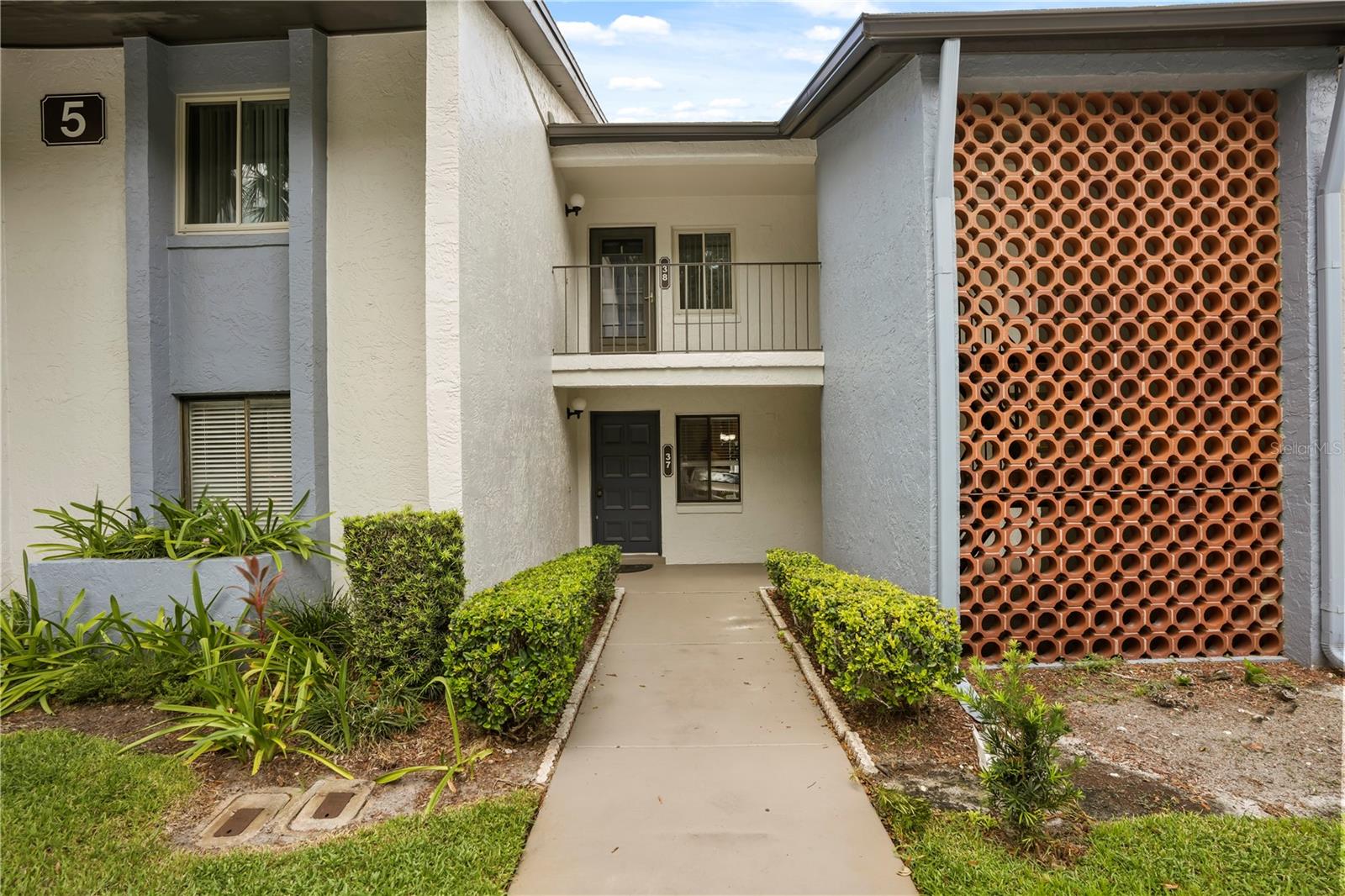 Casas a venda 1 - Jen Dantas 5 ESCONDIDO CIRCLE 37