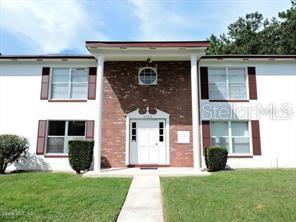 Ground Floor 2 BR 1 Bath with Screen Room patio in popular Springwood Village. Tiled floors throughout. Washer/Dryer unit. Newer roof on this building. Community party hall and swimming pool and two tennis courts.
All age community ideal for medical professionals, first time buyers, snowbirds. If you are a landlord may want to consider a purchase to rent to tenants. 12 month minimum lease period.
1 Pet is Allowed here up to 20 lbs. Close to South Ocala Elementary School, Offices, and Shopping. Available for Showings After October 3, 2025
