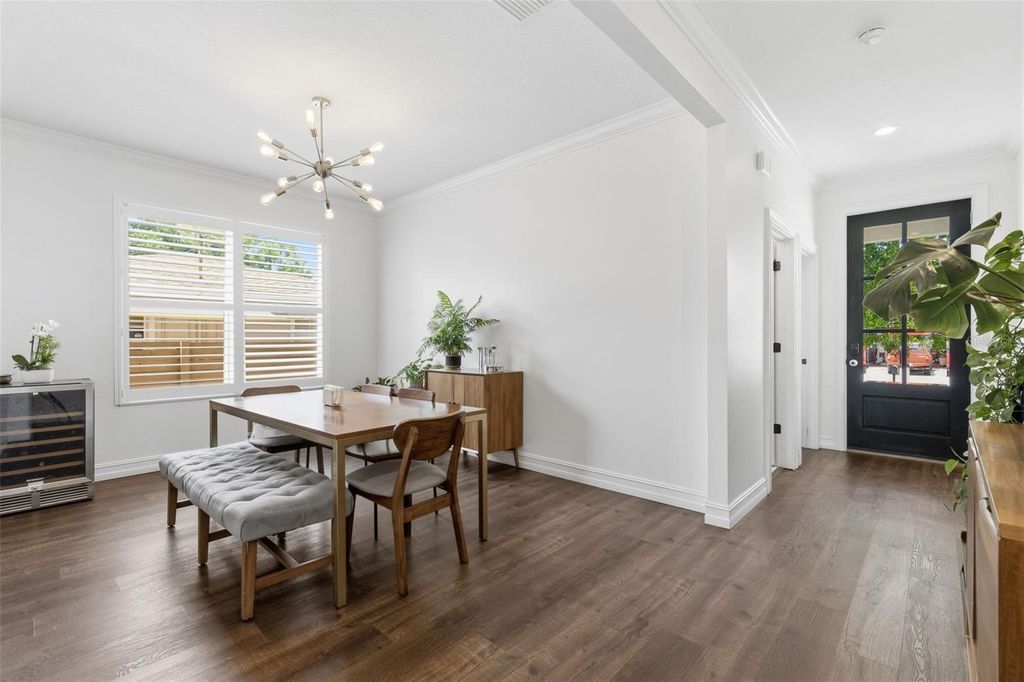 Photo of 2510 W Carmen Street, Tampa, FL 33609 (MLS # TB8489390)