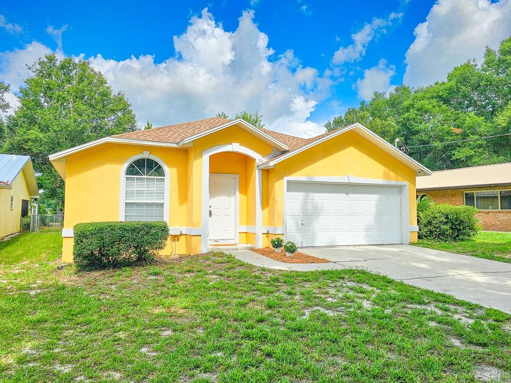 Photo of 4306 SE 1st Avenue, Keystone Heights, FL 32656 (MLS # GC536150)