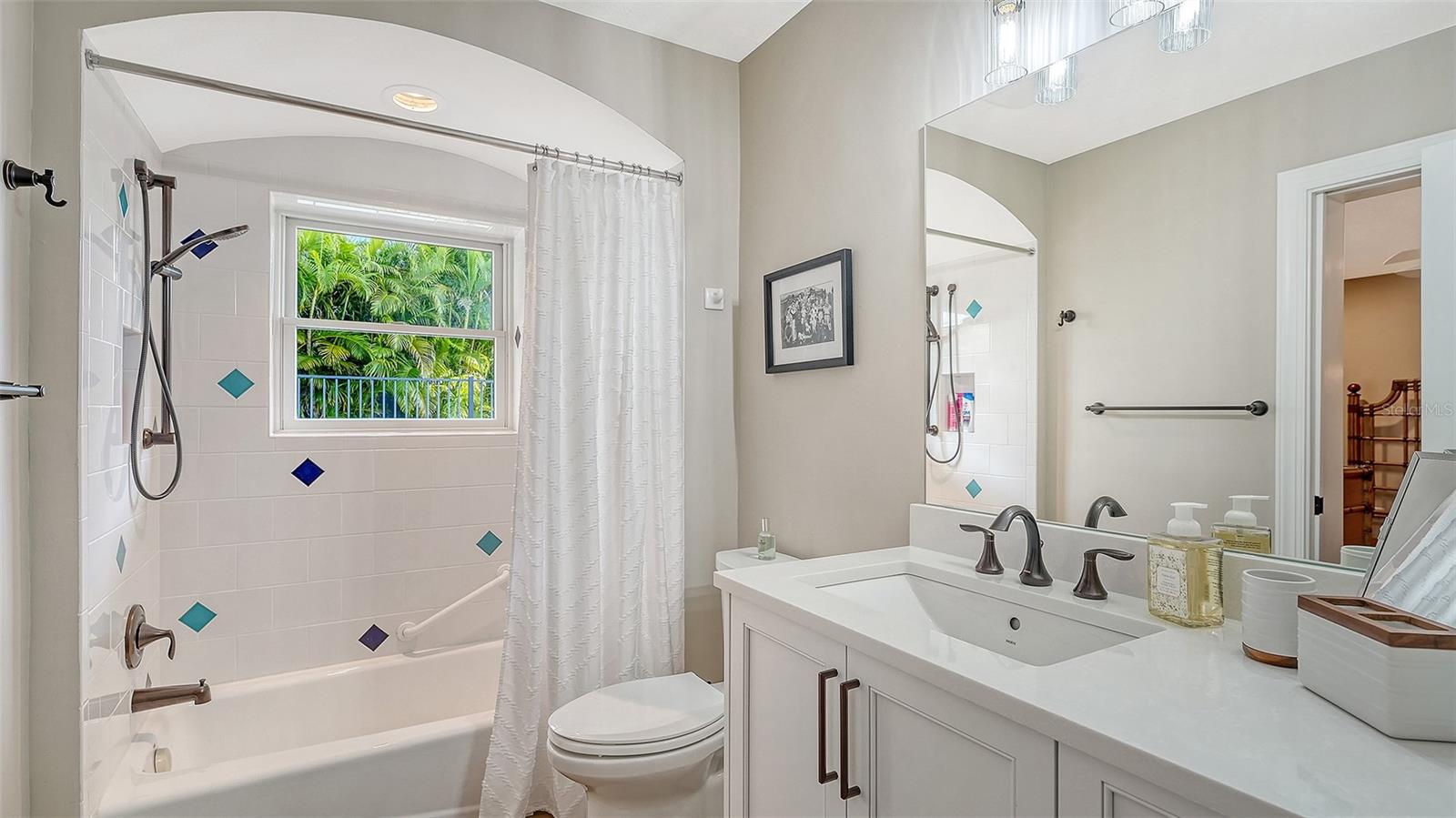 BAY ISLAND SHORES - Residential