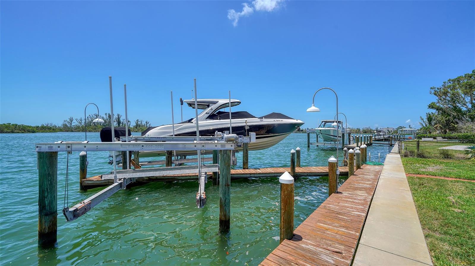 BAY ISLAND SHORES - Residential