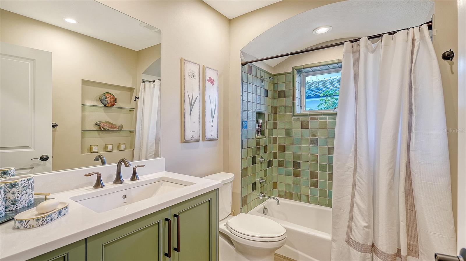 BAY ISLAND SHORES - Residential