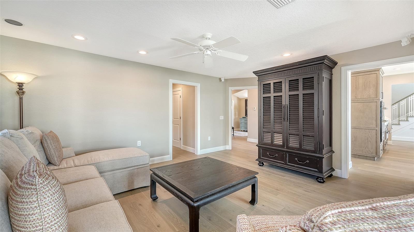 BAY ISLAND SHORES - Residential