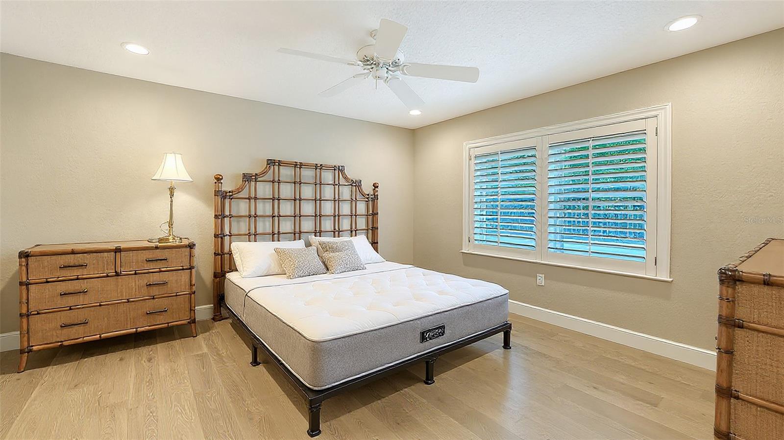 BAY ISLAND SHORES - Residential