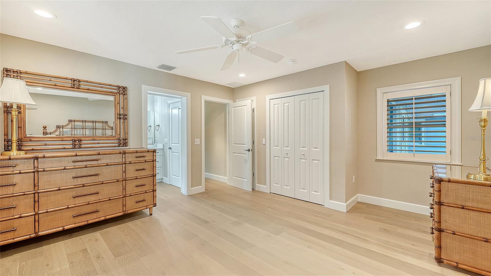 BAY ISLAND SHORES - Residential