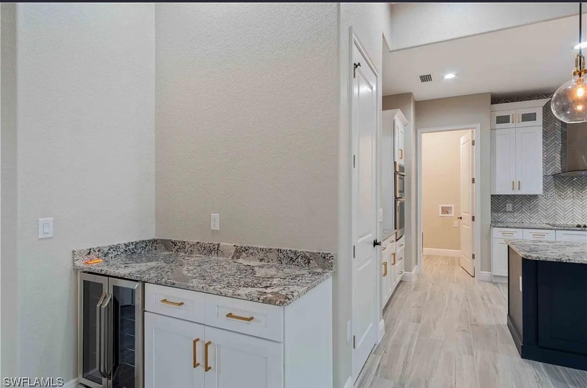 WINDWARD ISLES - Residential Lease