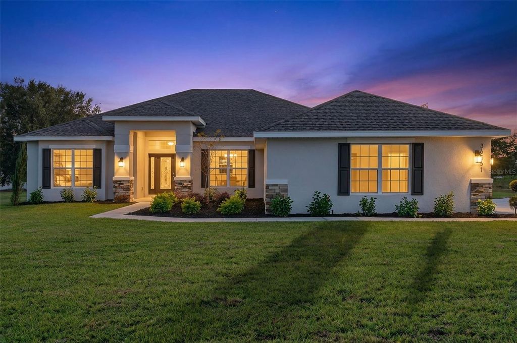 Photo of 36951 Hidden View Cir, Dade City, FL 33523 (MLS # TB8426241)