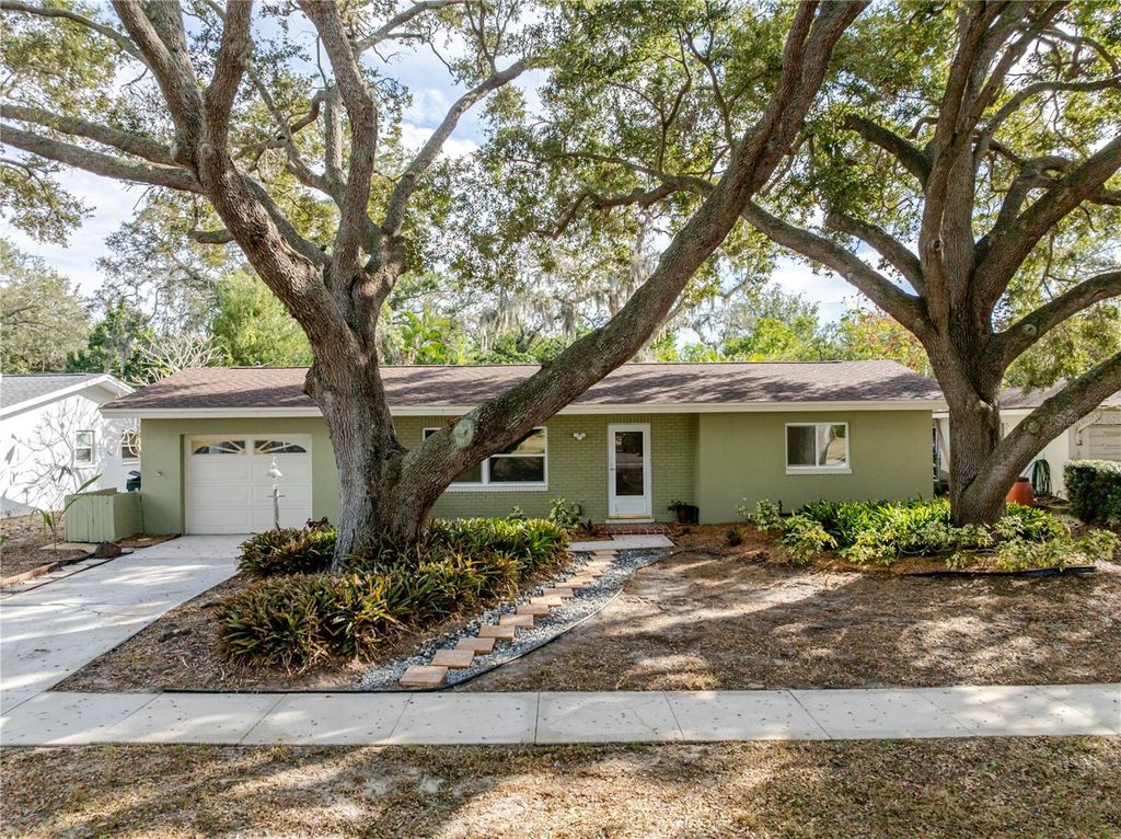 Photo of 1721 Woodridge Drive, Clearwater, FL 33756 (MLS # TB8457881)