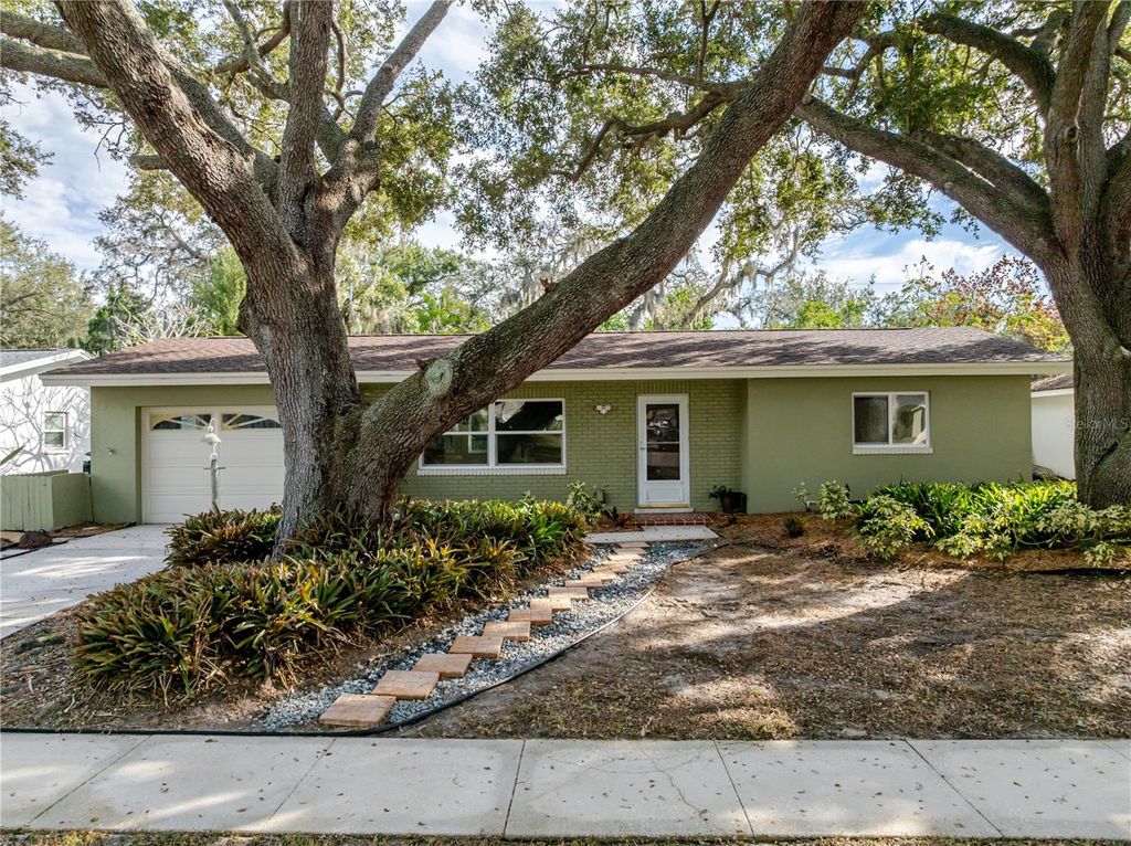 Photo of 1721 Woodridge Drive, Clearwater, FL 33756 (MLS # TB8457881)