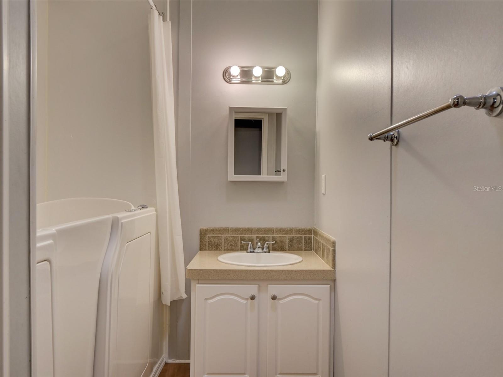 ZELLWOOD STATION - Residential