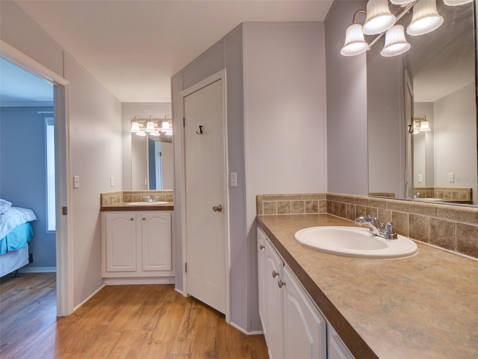 ZELLWOOD STATION - Residential