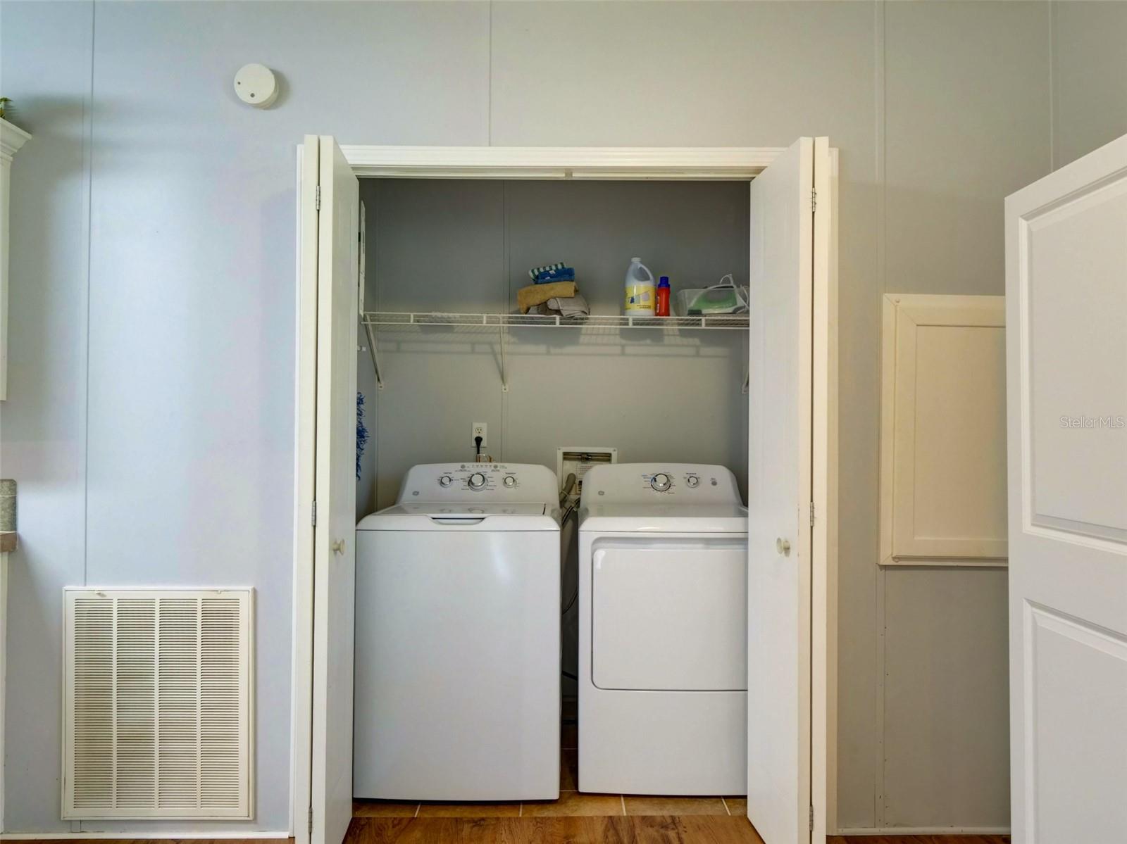 ZELLWOOD STATION - Residential