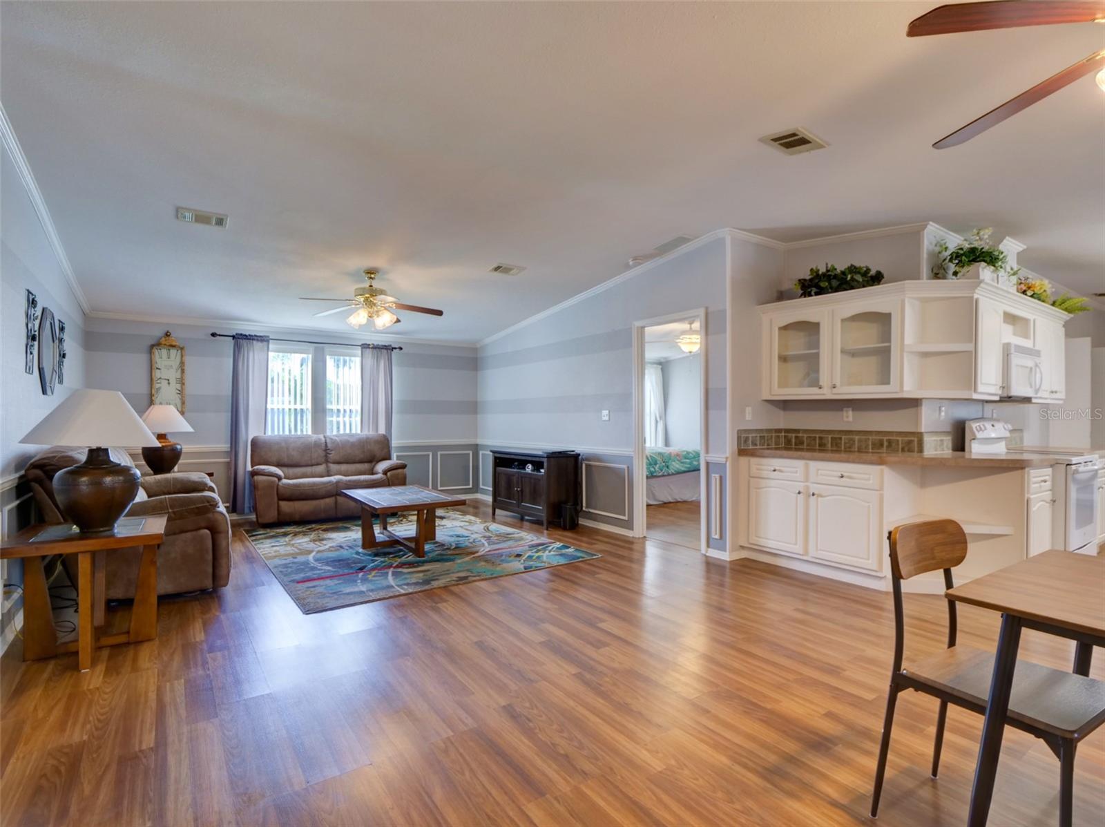 ZELLWOOD STATION - Residential