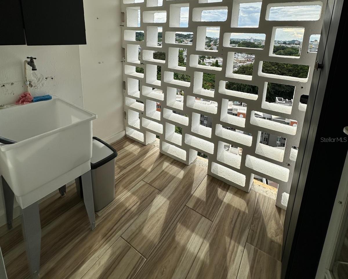 COND. TOWN HOUSE - Residential Lease