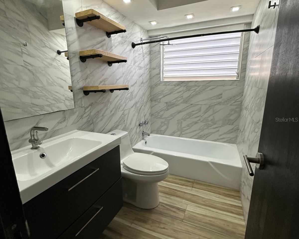 COND. TOWN HOUSE - Residential Lease