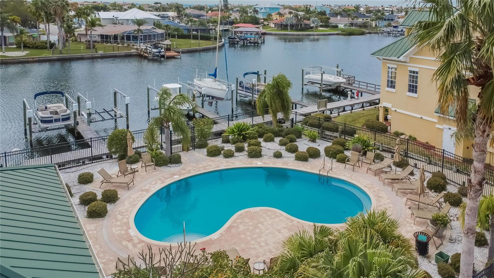 SUNSET BAY TWNHMS - Residential