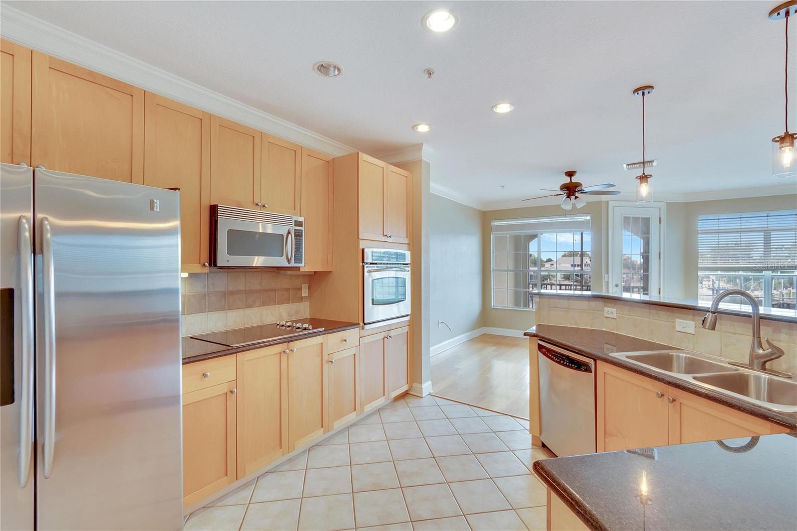 SUNSET BAY TWNHMS - Residential