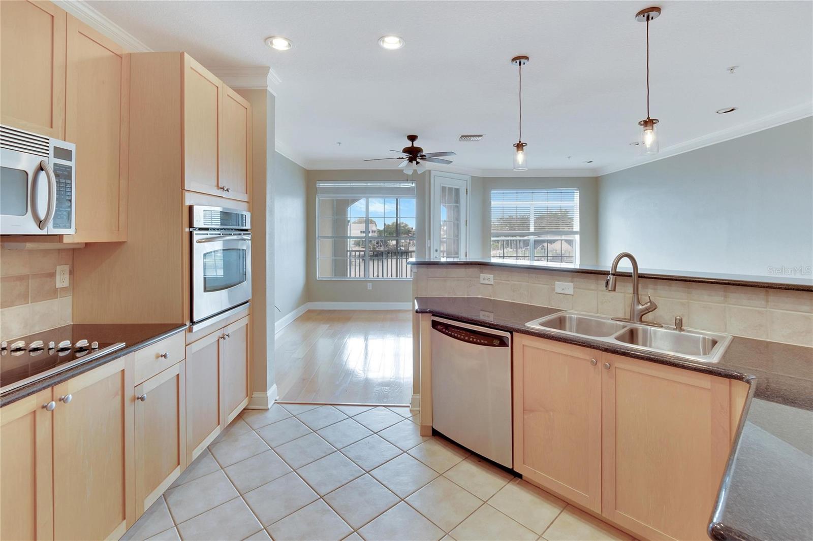 SUNSET BAY TWNHMS - Residential