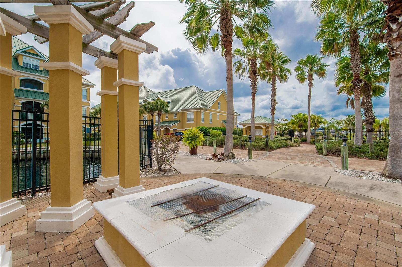 SUNSET BAY TWNHMS - Residential