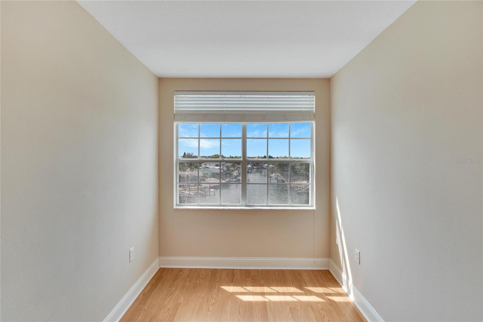 SUNSET BAY TWNHMS - Residential