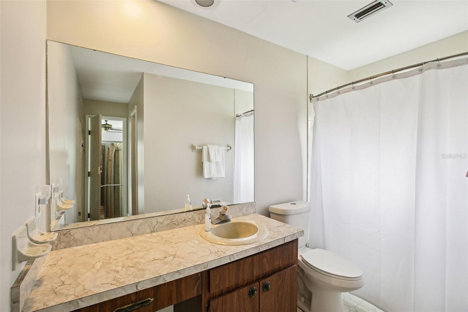 SHADY LAKE SHORES - Residential
