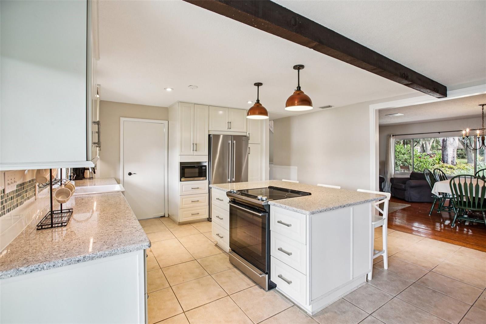 SHADY LAKE SHORES - Residential
