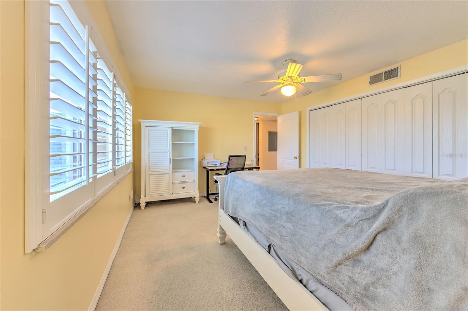 BAL HARBOUR CHATEAUX CONDOMINI - Residential