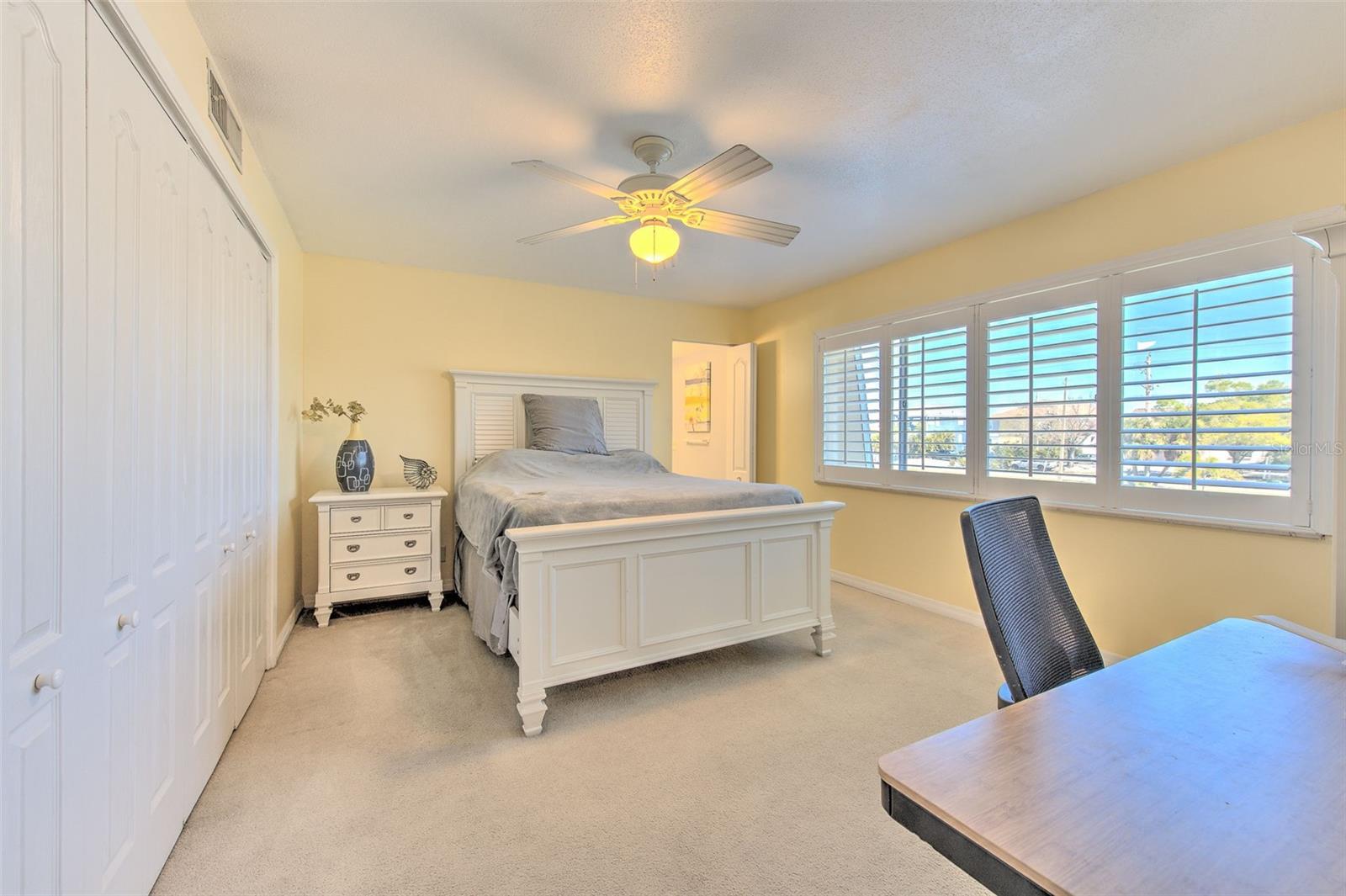 BAL HARBOUR CHATEAUX CONDOMINI - Residential