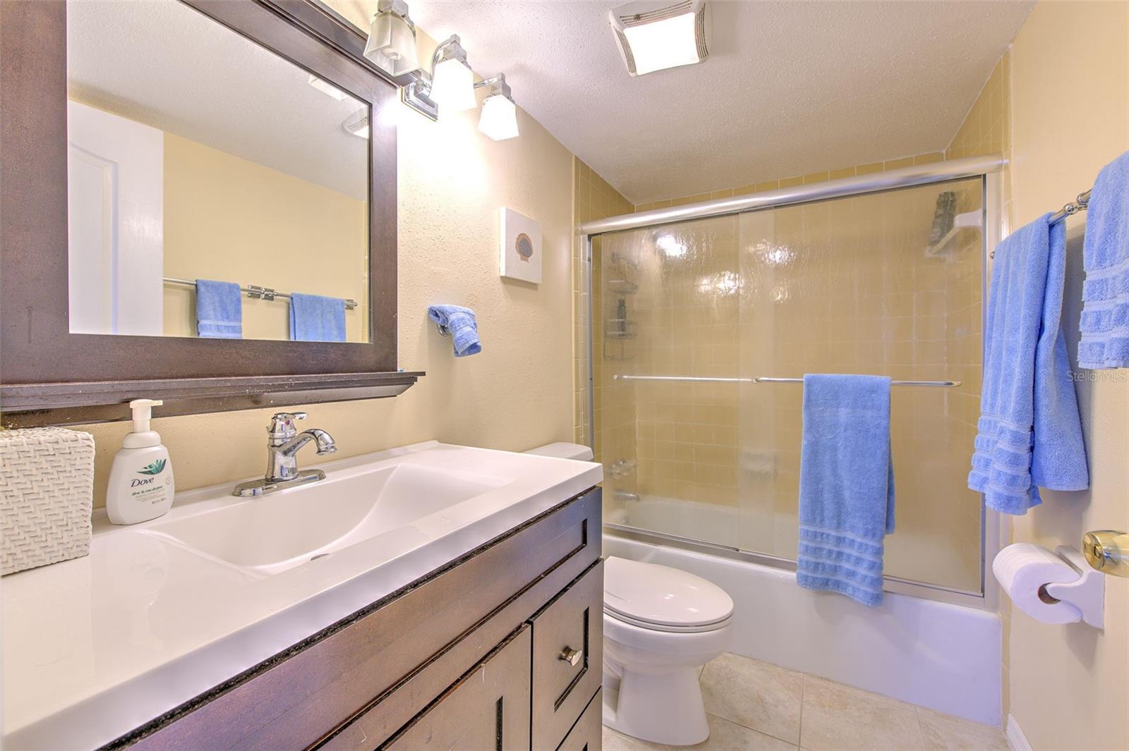 BAL HARBOUR CHATEAUX CONDOMINI - Residential