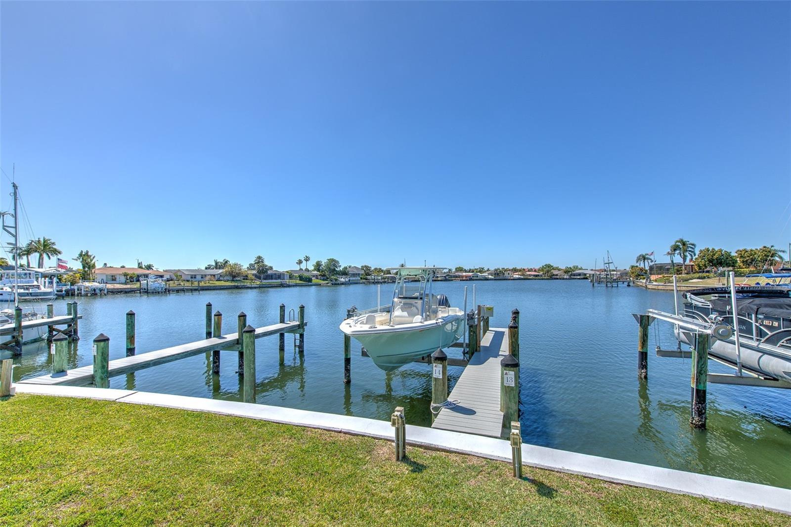 BAL HARBOUR CHATEAUX CONDOMINI - Residential