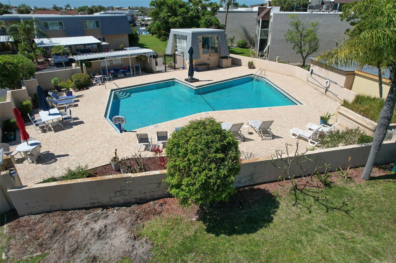 BAL HARBOUR CHATEAUX CONDOMINI - Residential