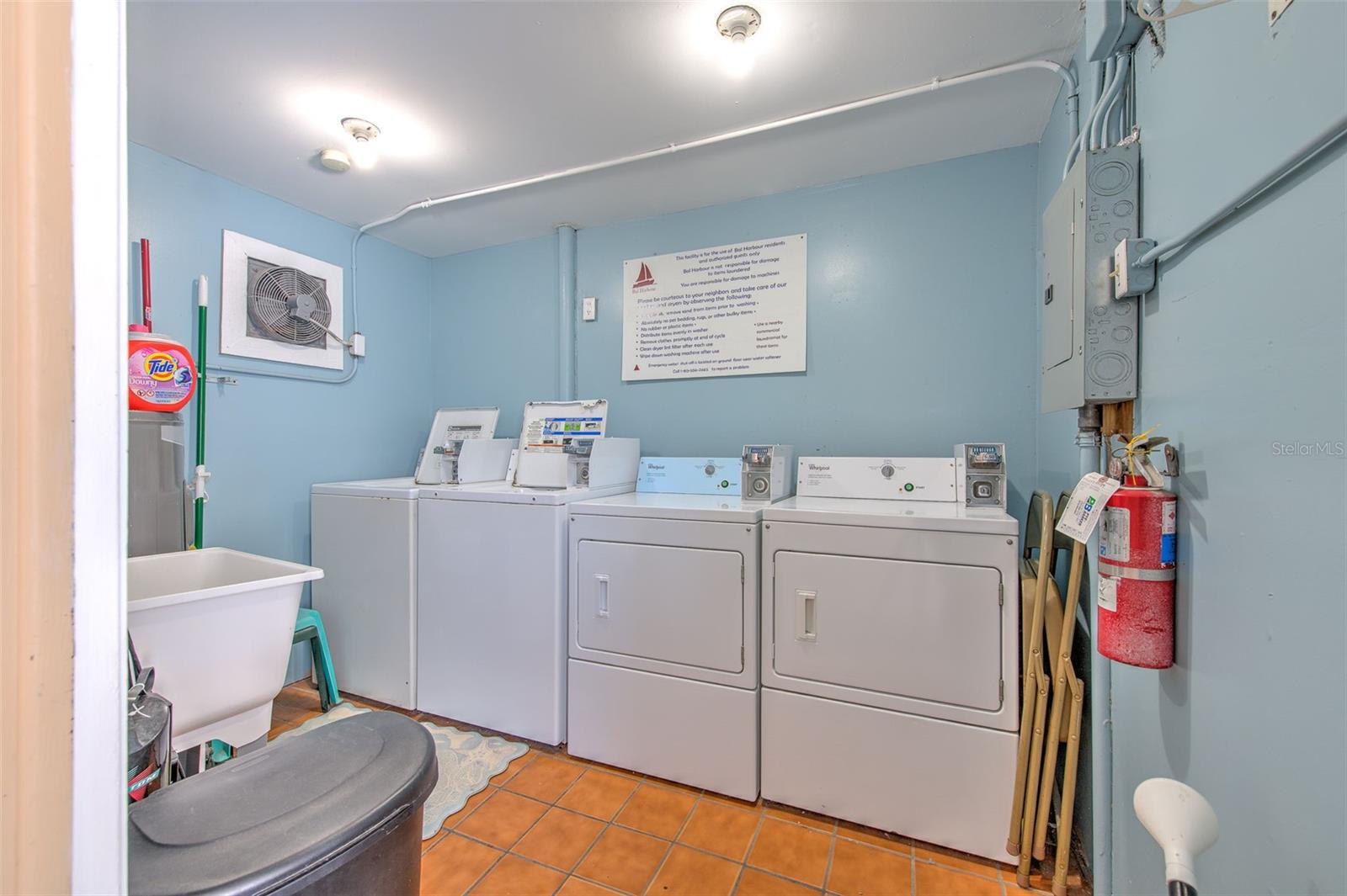 BAL HARBOUR CHATEAUX CONDOMINI - Residential