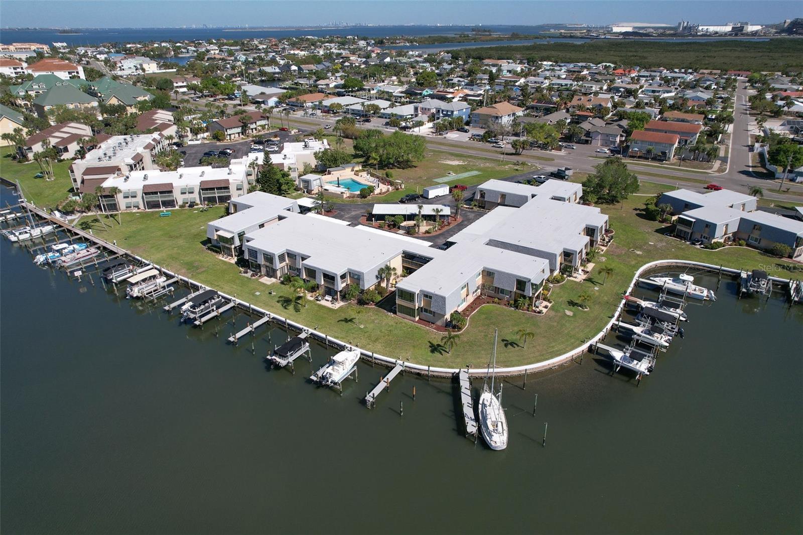 BAL HARBOUR CHATEAUX CONDOMINI - Residential