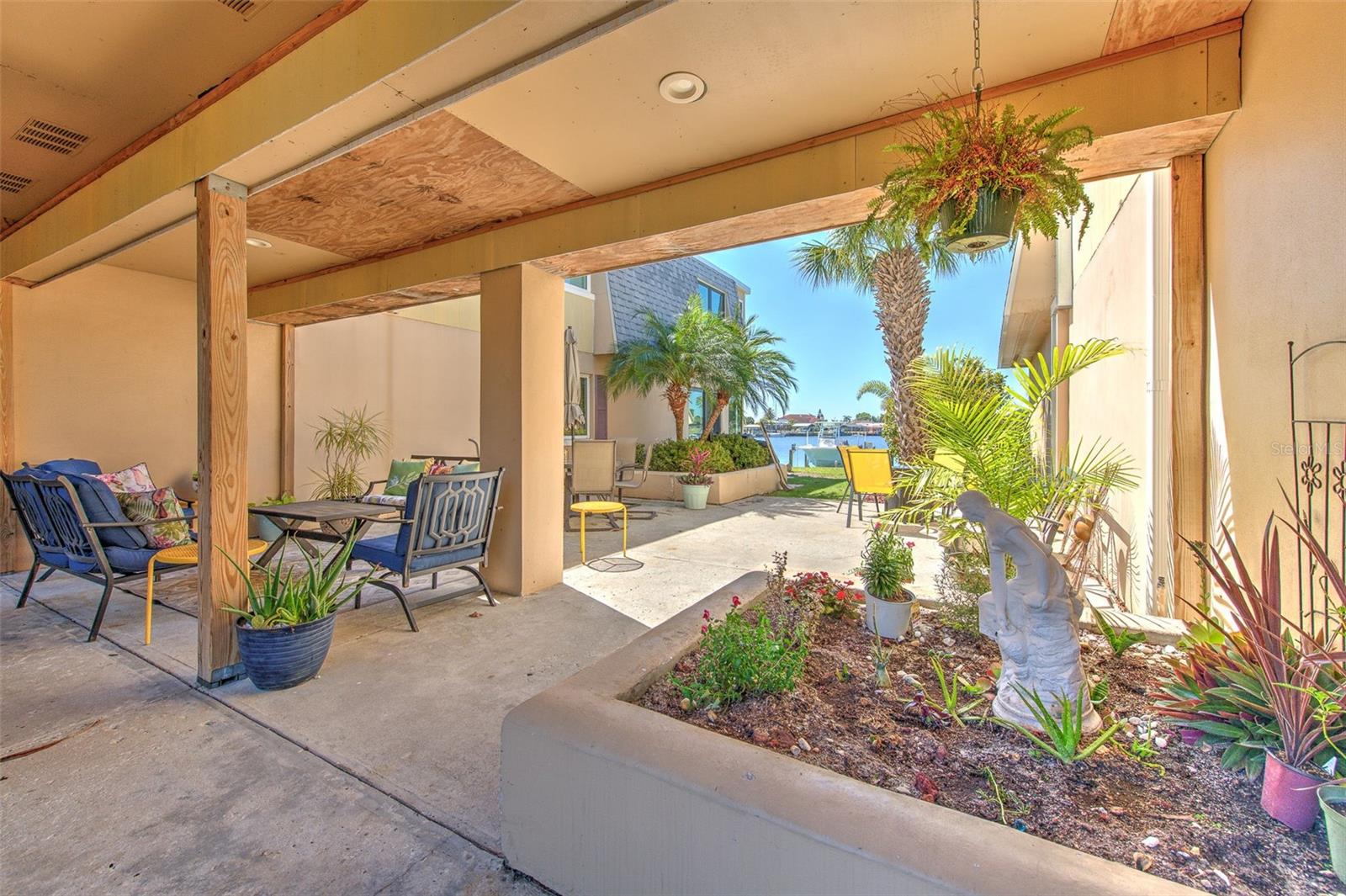 BAL HARBOUR CHATEAUX CONDOMINI - Residential