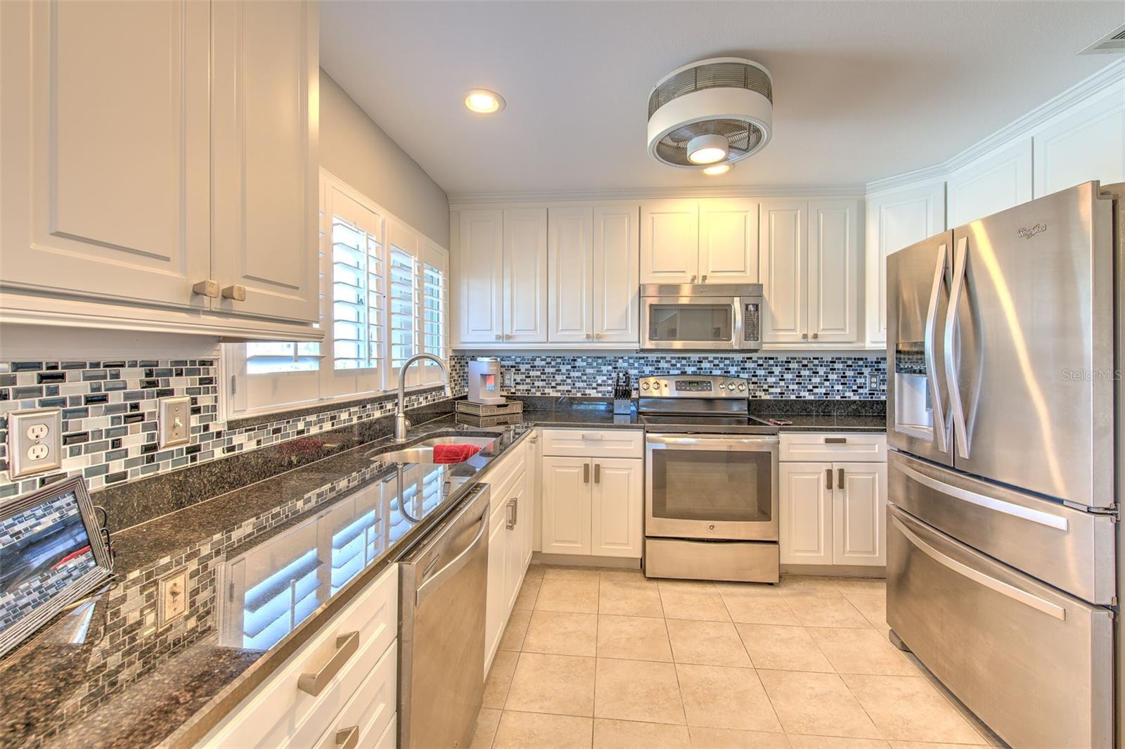 BAL HARBOUR CHATEAUX CONDOMINI - Residential