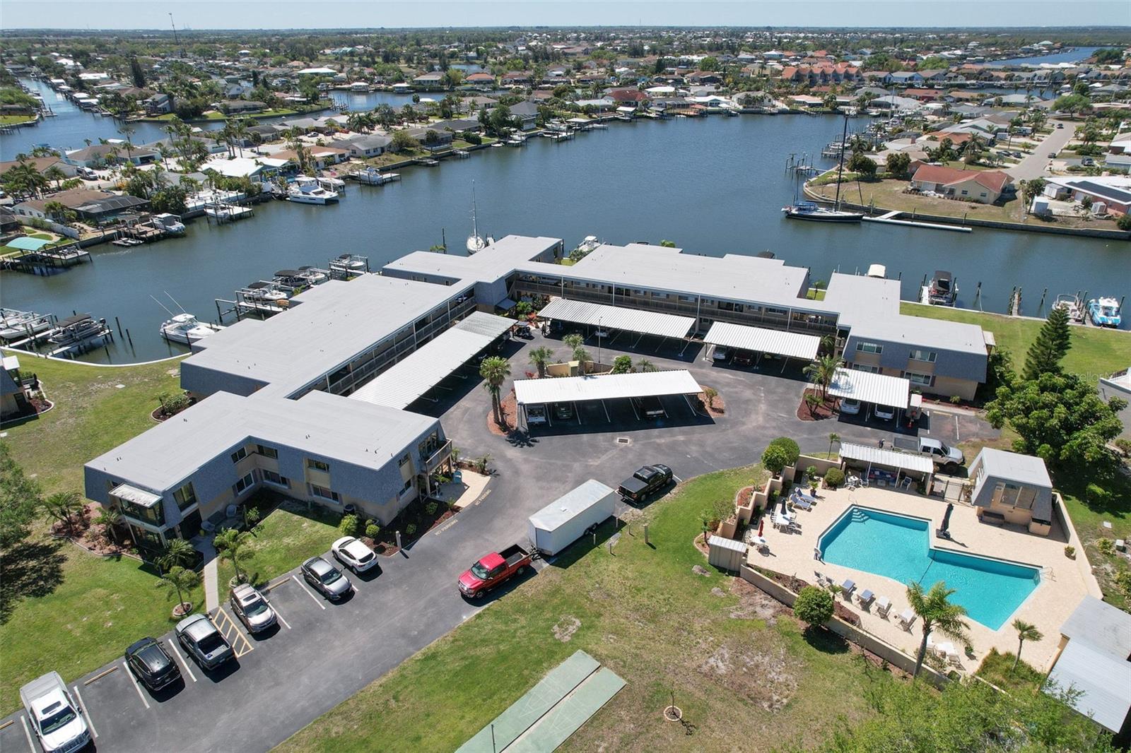 BAL HARBOUR CHATEAUX CONDOMINI - Residential