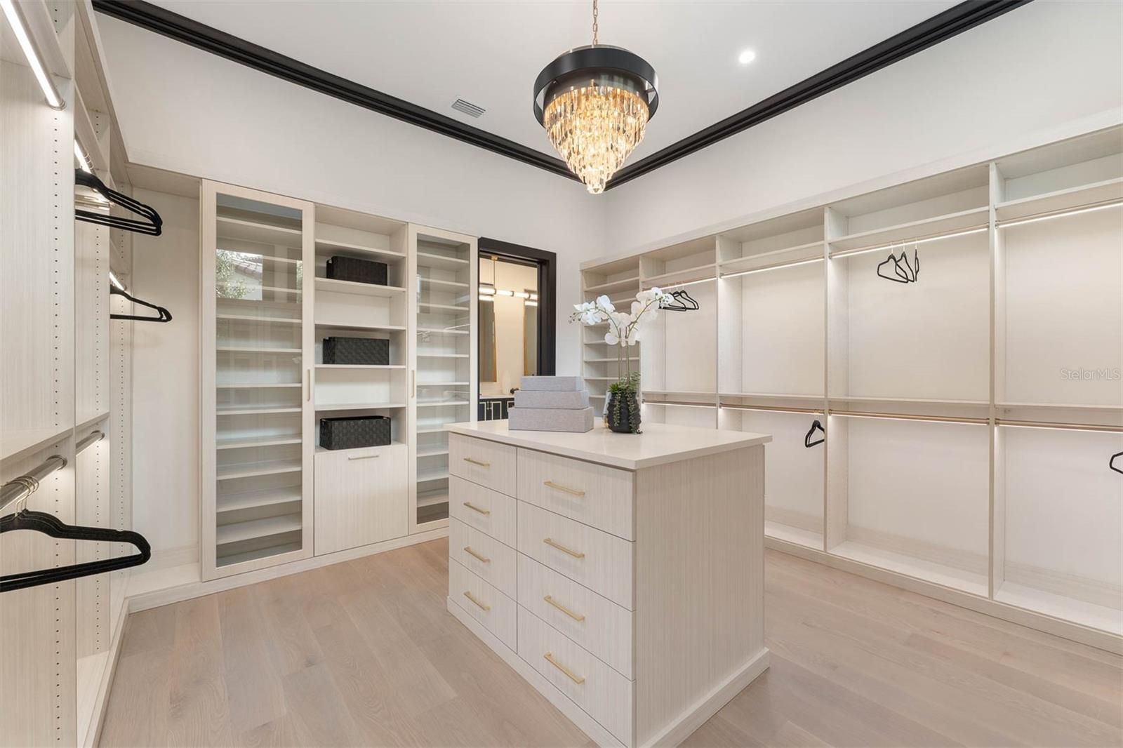 FOREST HILLS - Residential