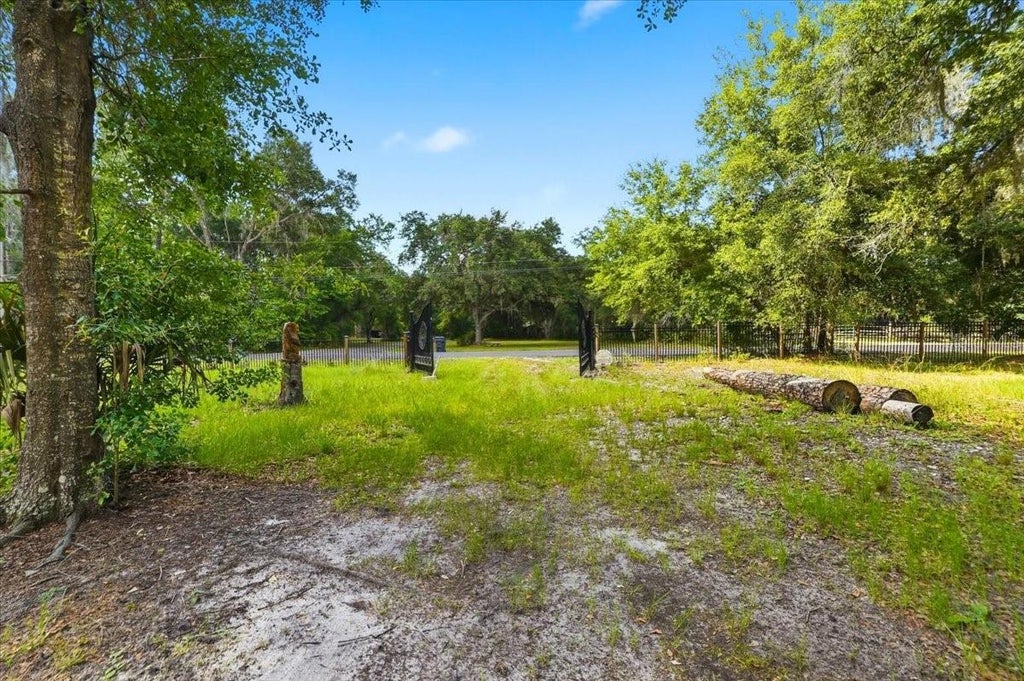 Photo of 1425 Pioneer Drive, Lakeland, FL 33809 (MLS # L4964033)