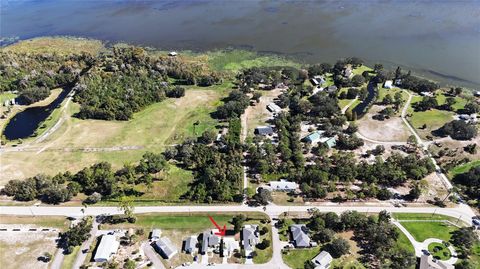 A home in LAKE WALES