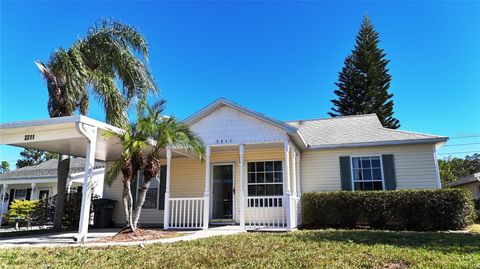 A home in LAKE WALES