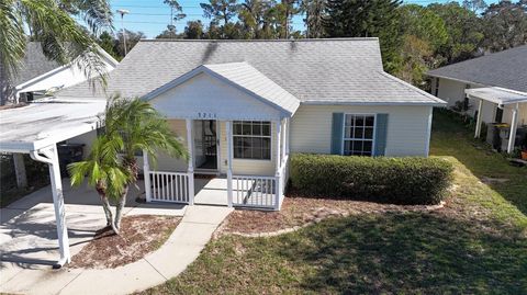 A home in LAKE WALES