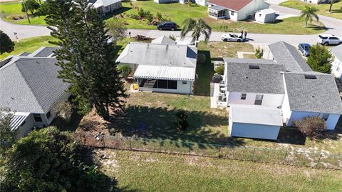 A home in LAKE WALES