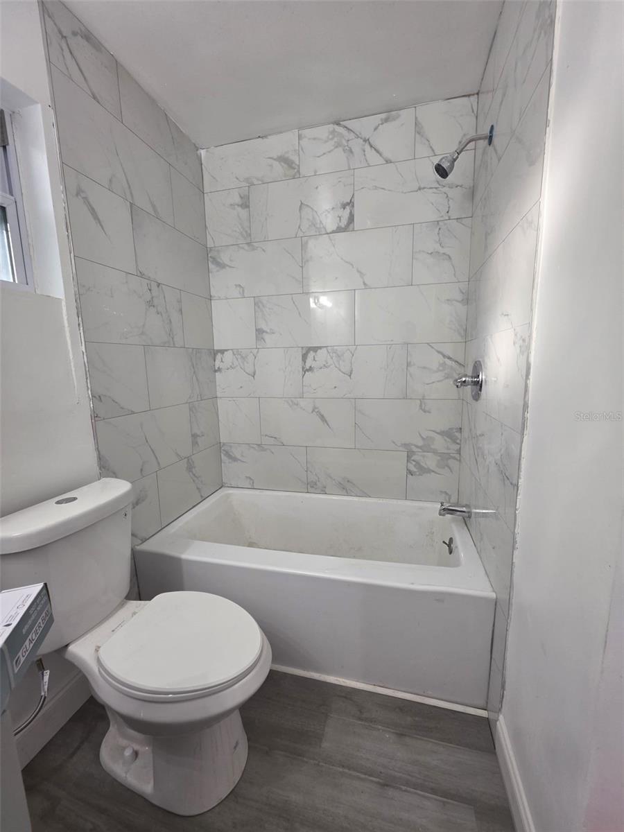 CITRUS SPGS UNIT 02 - Residential Lease