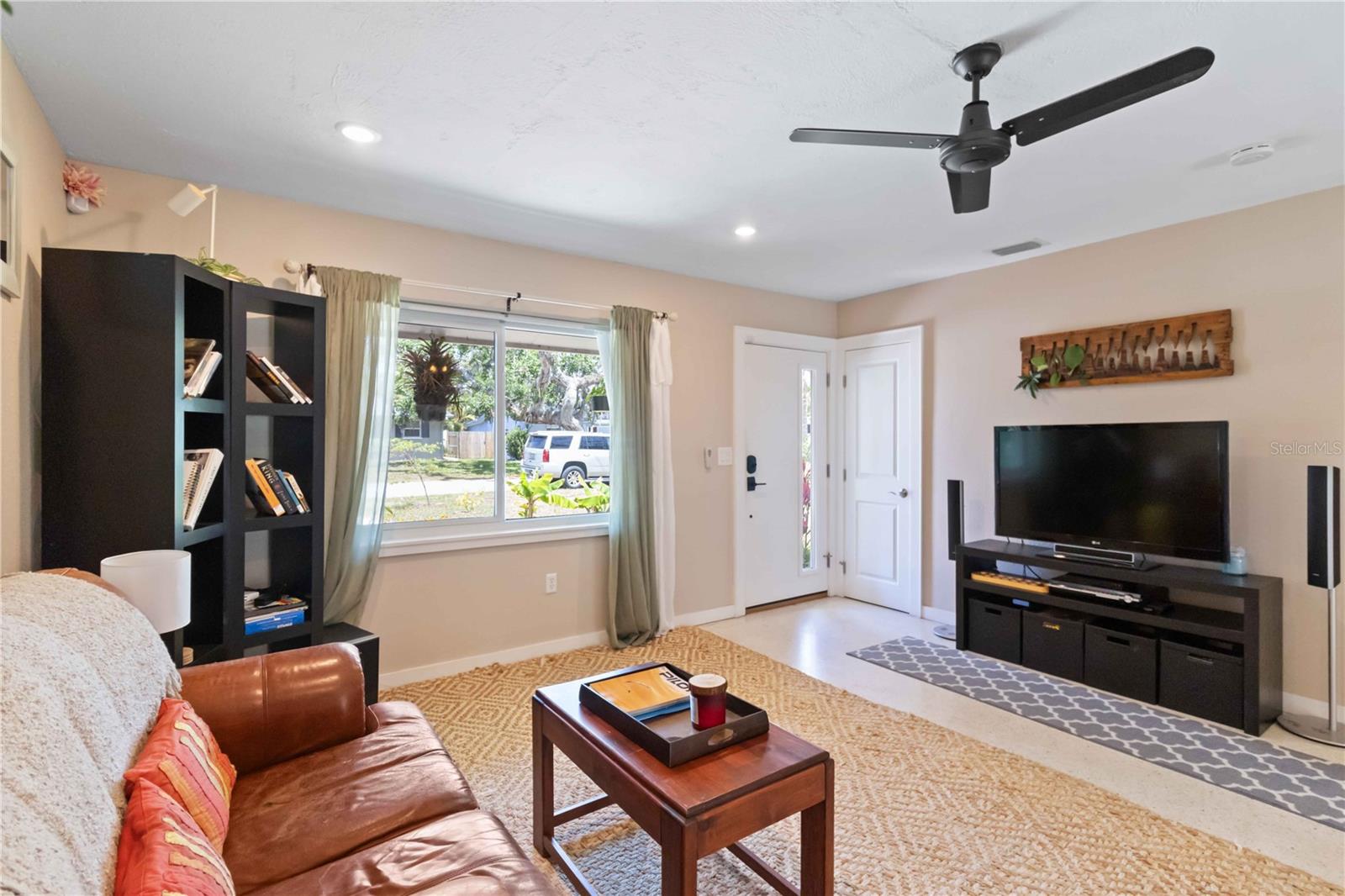 2922 WILLIAMSBURG STREET