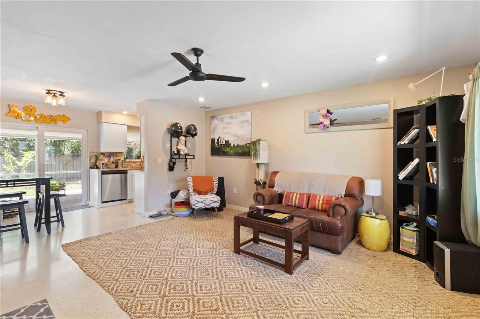 2922 WILLIAMSBURG STREET