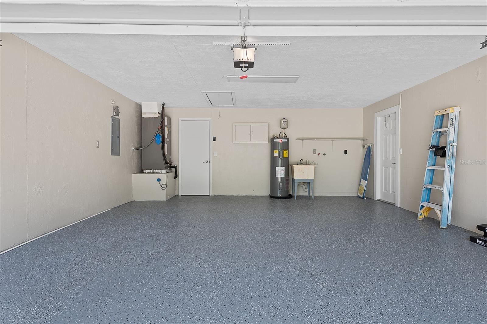 CAMBRIDGE UNIT 01 - Residential