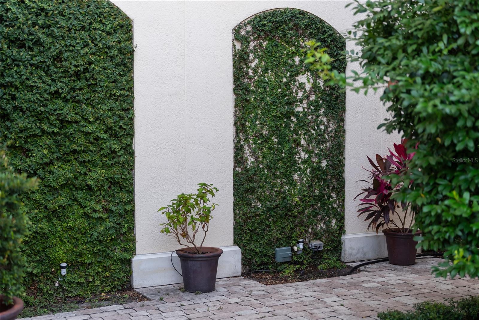 COURTYARD AT CITRUS - Residential