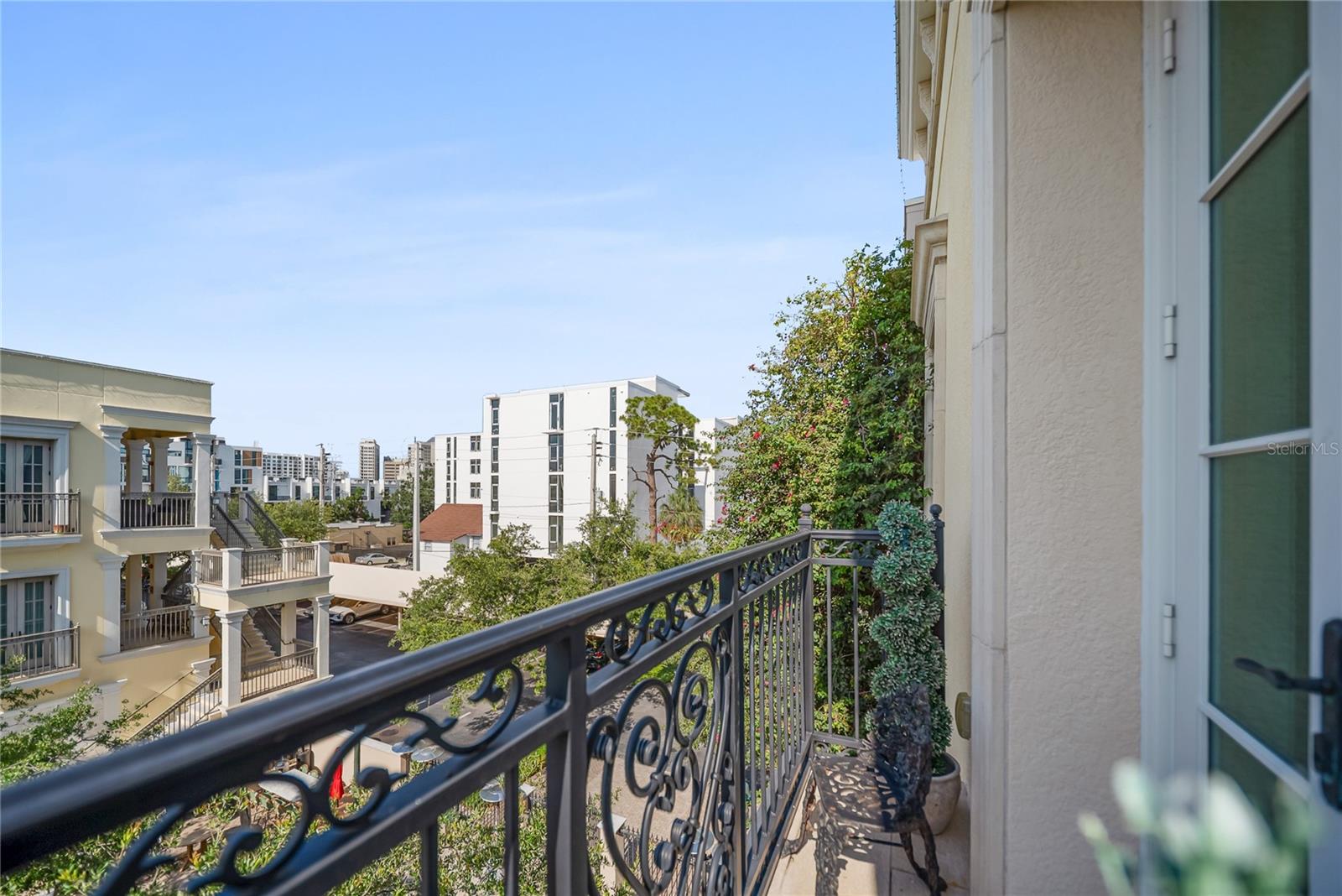 COURTYARD AT CITRUS - Residential