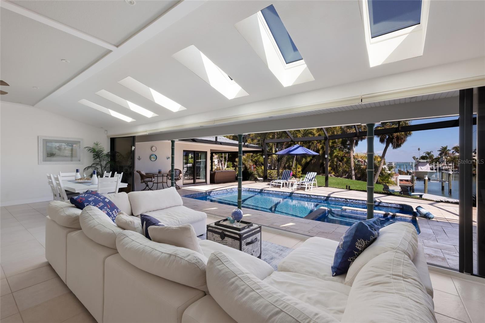 COUNTRY CLUB SHORES - Residential